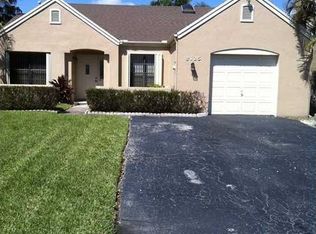 8125 NW 191st St, Hialeah, FL 33015