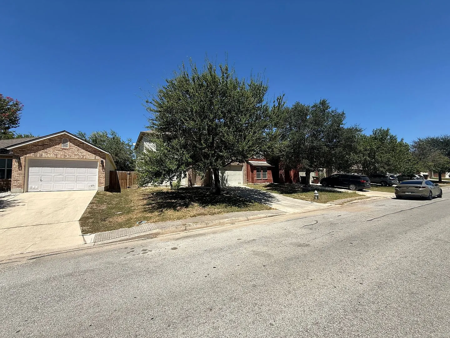 Well kept 4bd 2.5ba in Prime Location — Photo 2