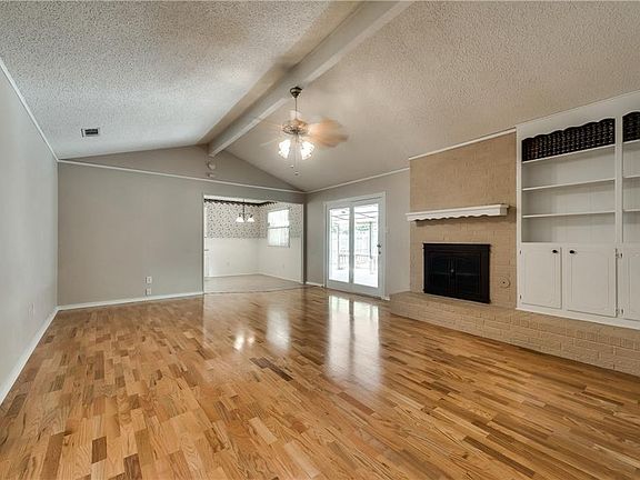 5th image of 3720 Venice Dr