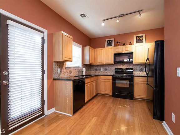 5th image of 3234 Tucker Pointe Dr