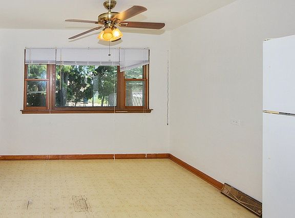 4th image of 385 Buffalo Ave