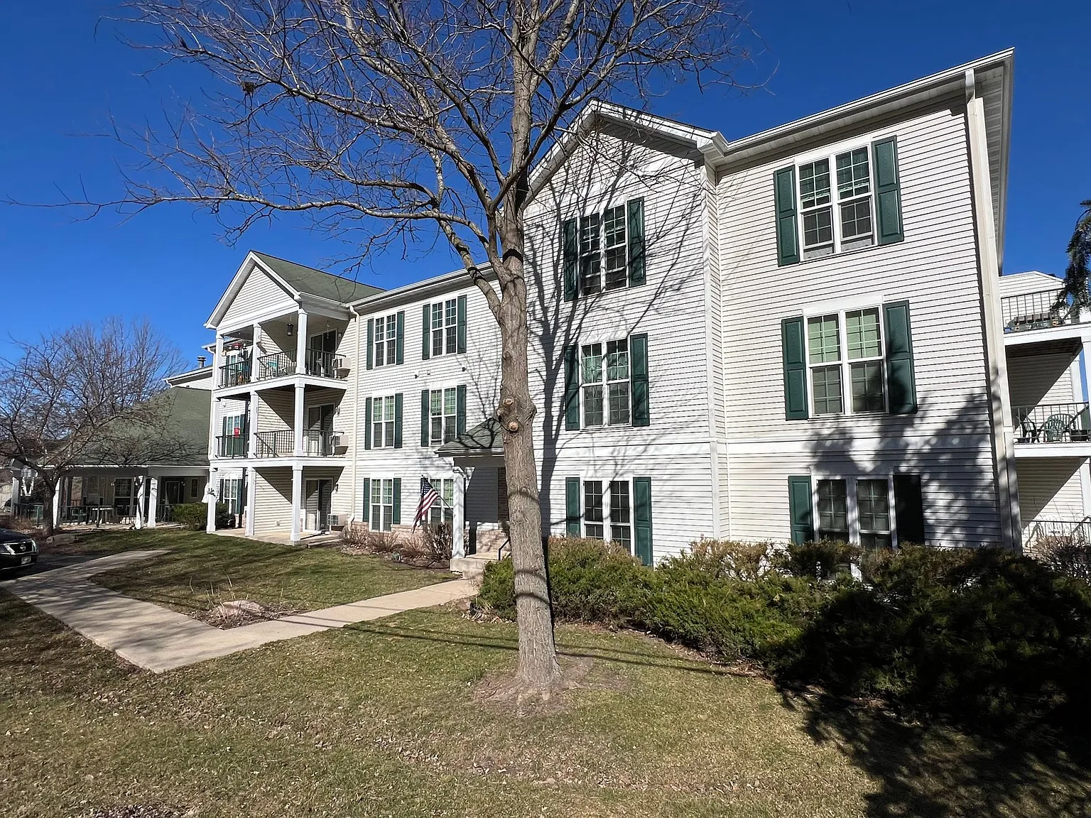 Pleasant Valley Apartments — Photo 1