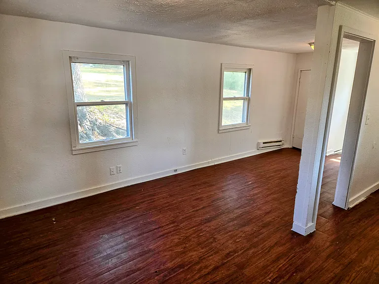 102 1/2 Emerson St — Photo 3