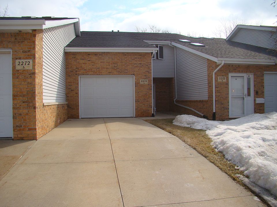 Private garage & entry