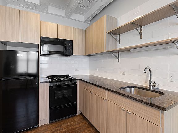 5th image of 5718 N Winthrop Ave APT 608