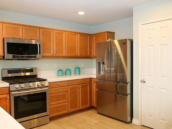 3rd image of 38564 Pallas Ct
