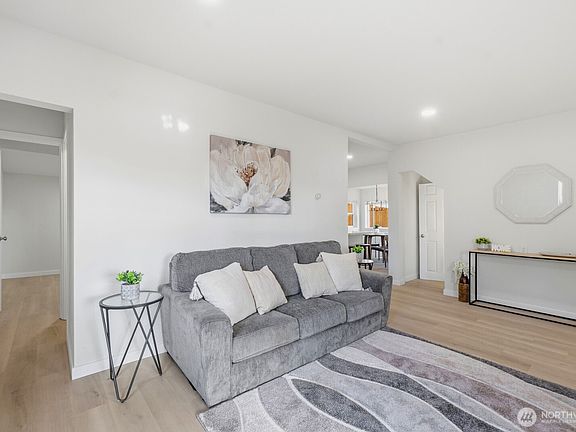 5th image of 1551 N Callow Avenue