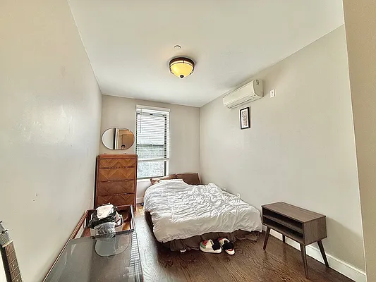 Bedroom, photo 1