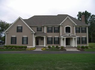 39 W Hills Dr, Avon, CT 06001