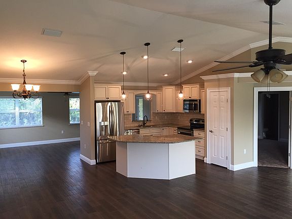 Kitchen & Dining Area