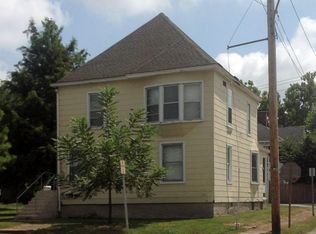 902 Madison Ave, Charleston, IL 61920