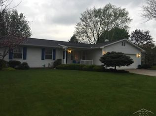 1223 N Frost Dr, Saginaw, MI