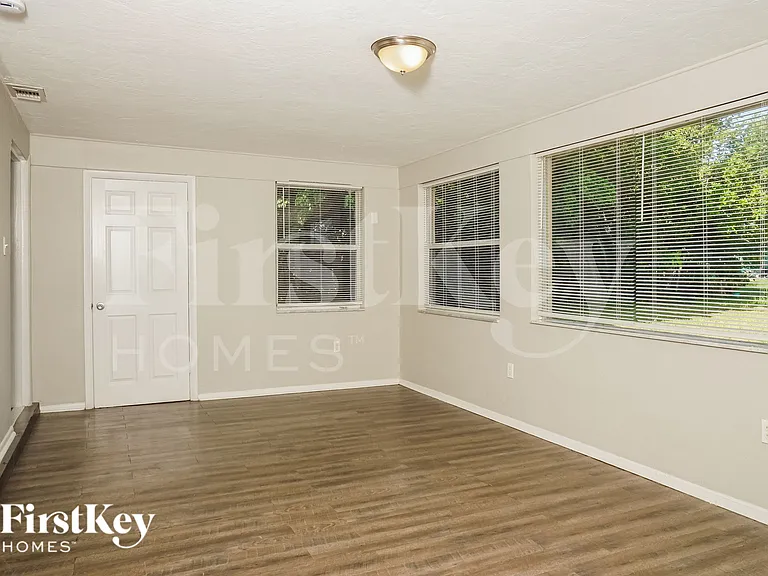3567 Harbor Blvd — Photo 4