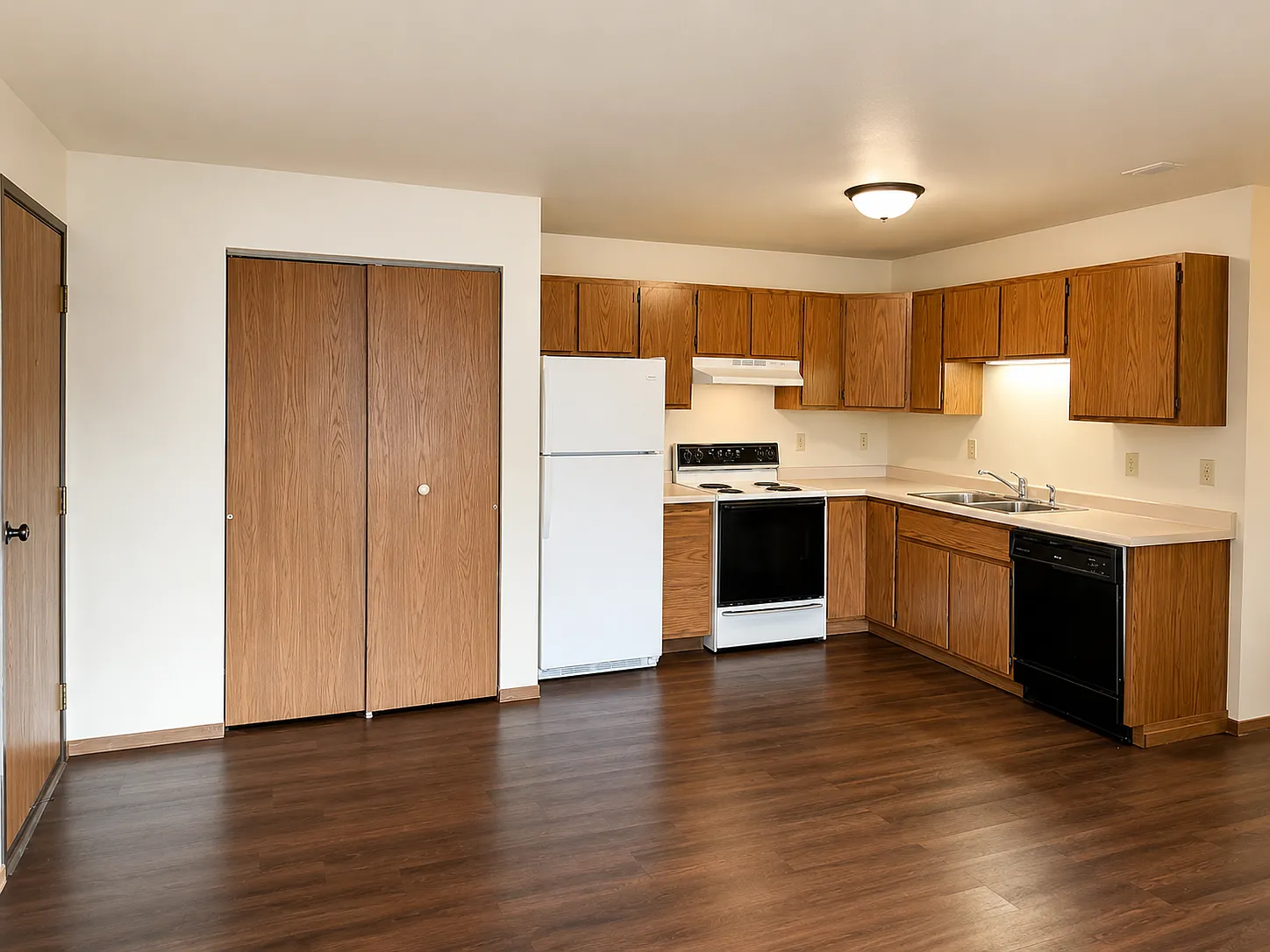 Lakeview Apartments — Photo 3