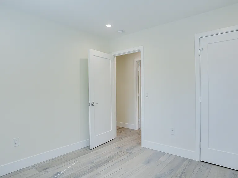 3938 S Victoria Ave — Photo 29
