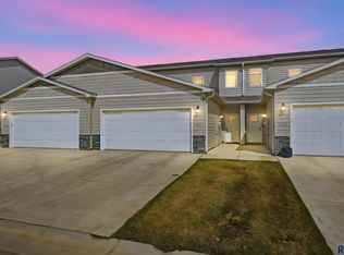 8032 E Tencate Pl, Sioux Falls, SD 57110