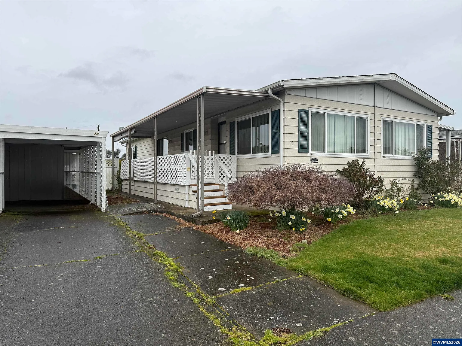 5422 Portland Rd NE Unit 24 photo 1