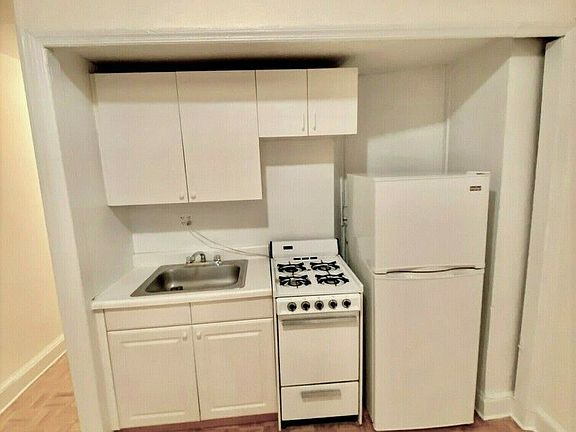 3rd image of 42 W 72nd St APT 1D