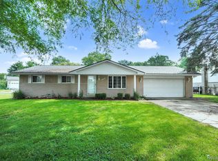 39824 Duluth St, Harrison Township, MI 48045