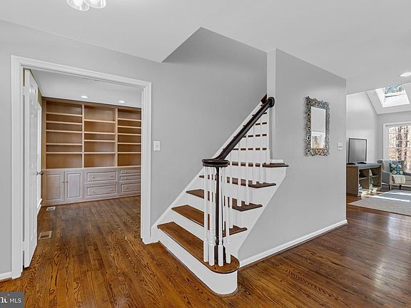 4th image of 8661 Chase Glen Cir