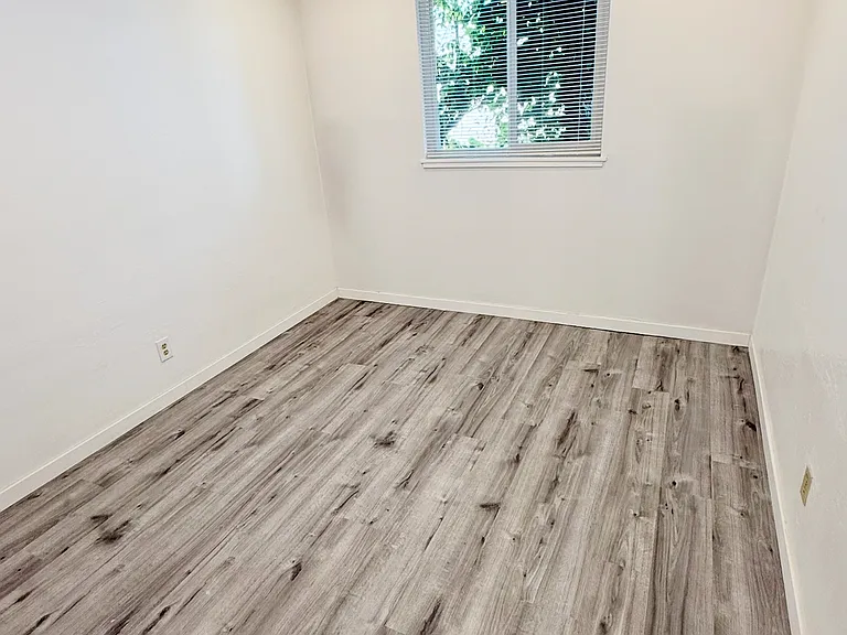 2521 Piedmont Ave #3 — Photo 5