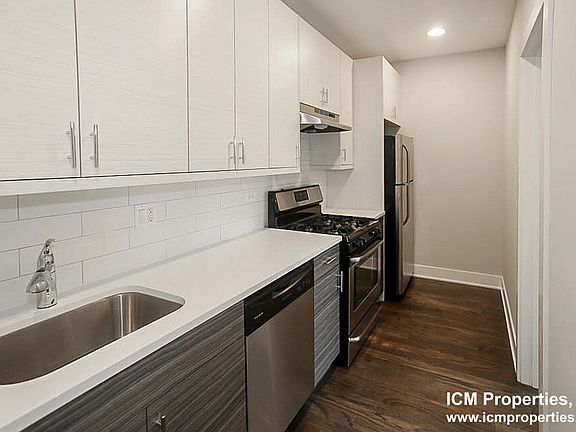 2nd image of 3911 N Janssen Ave #3E