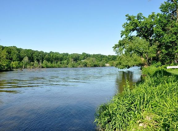 4th image of 35W225 Blackhawk Dr