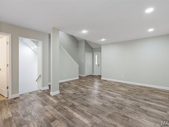 3rd image of 3168 Meadow Trail Dr