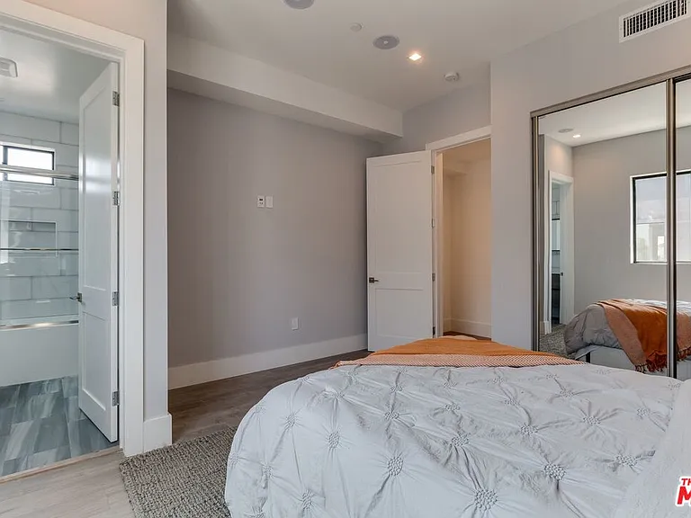 4826 1/2 Pickford St — Photo 23