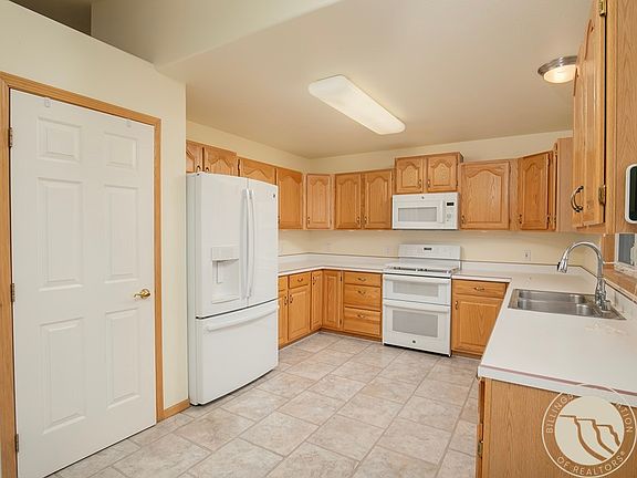 3rd image of 2408 Brook Hollow Dr