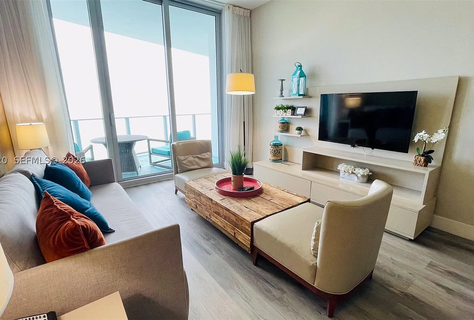 2 bed, 2.0 bath, 1179 sqft, $7,200 — Photo 3