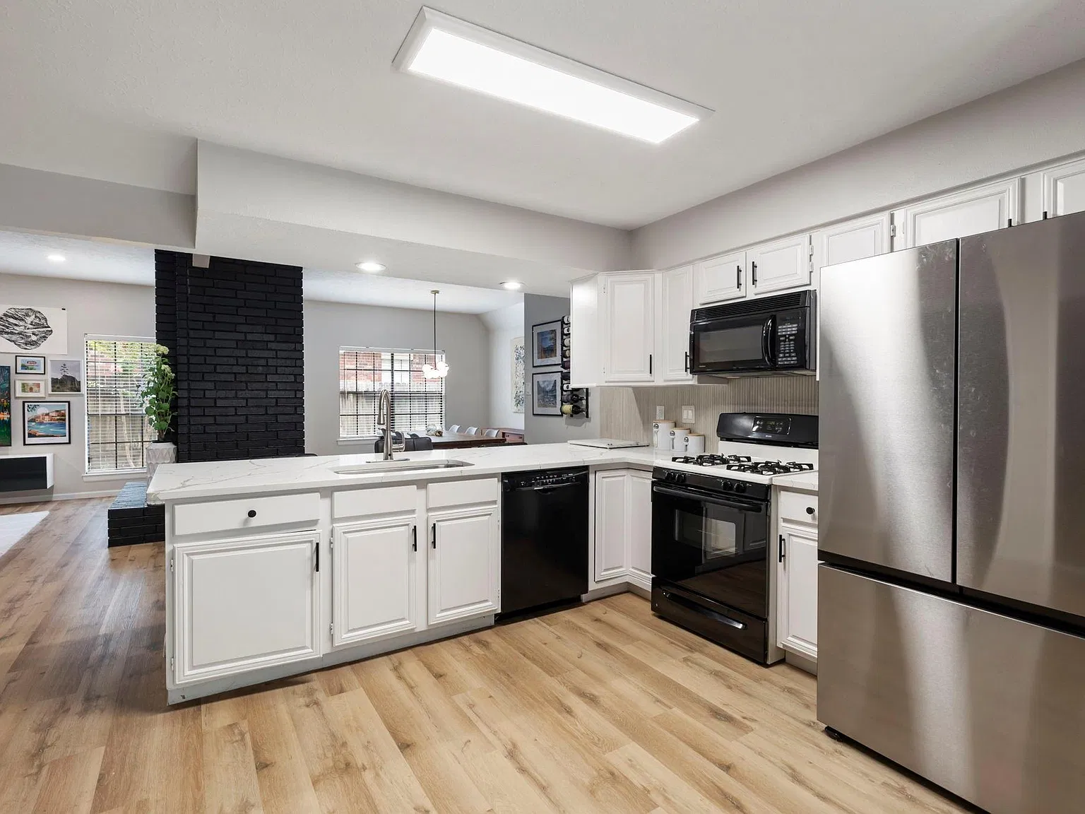 3 bed, 2.0 bath, 1734 sqft, $2,750 — Photo 3