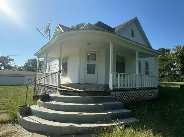 301 N 2nd St, Elmo, MO 64445