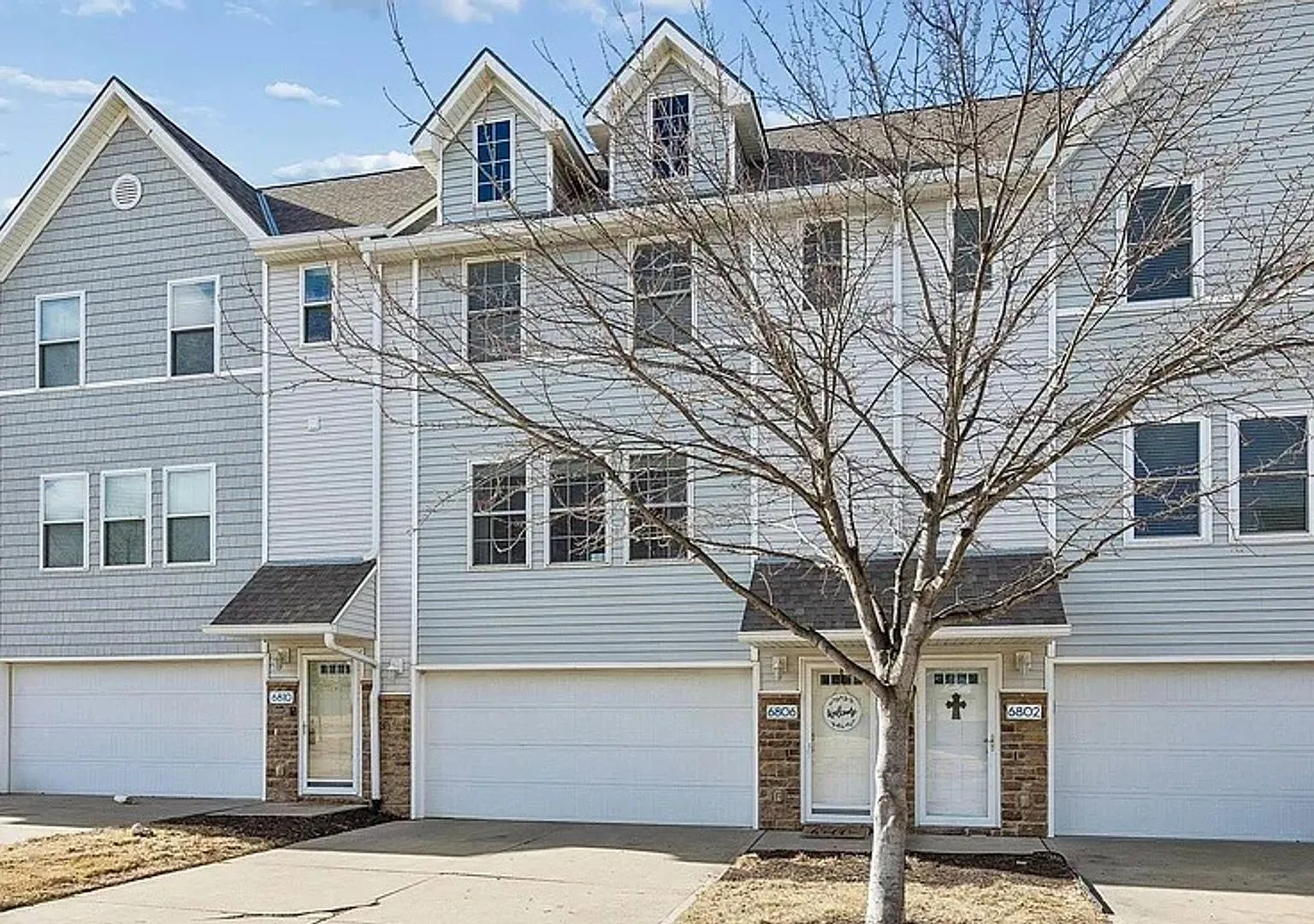 Comfortable 2-Bedroom, 2-Bath Home in the Heart of Millard — Photo 1