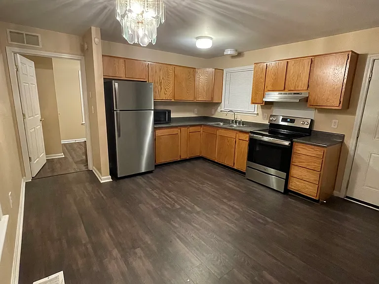710 Finzer St — Photo 10