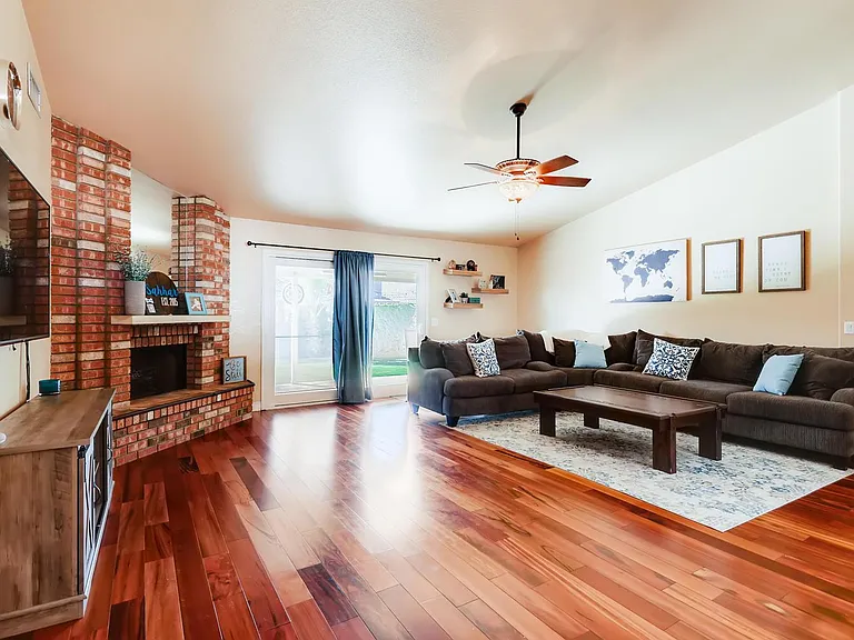 8553 W Joan De Arc Ave — Photo 2
