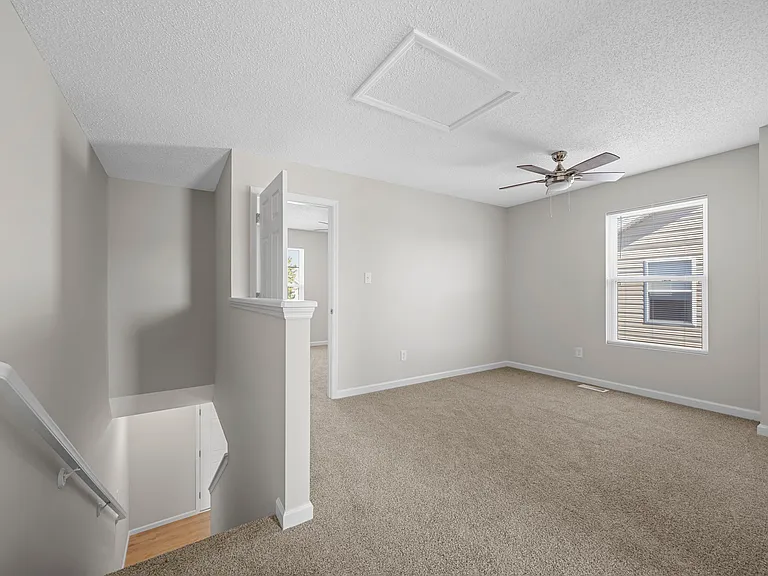 1012 Chesterfield Dr — Photo 18