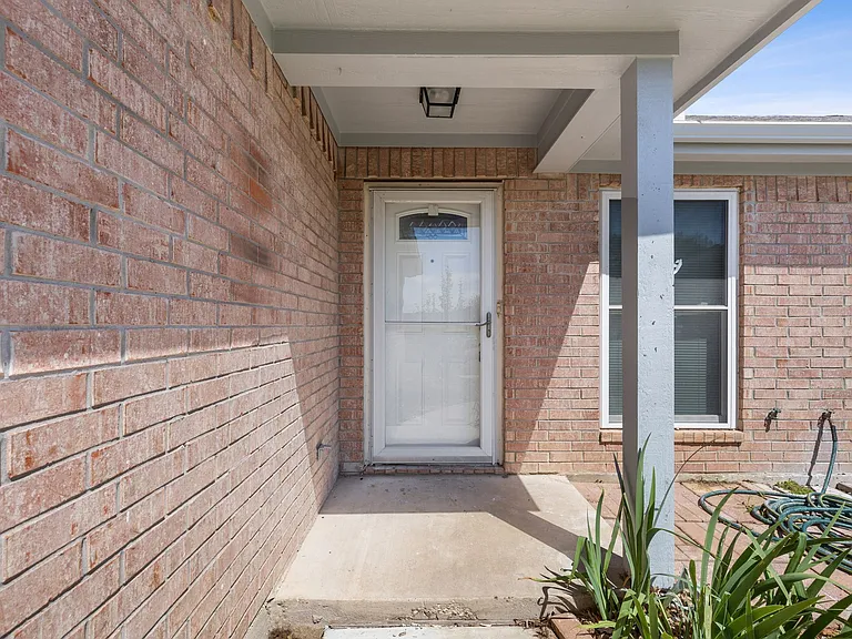 1502 Sharron Ct — Photo 32