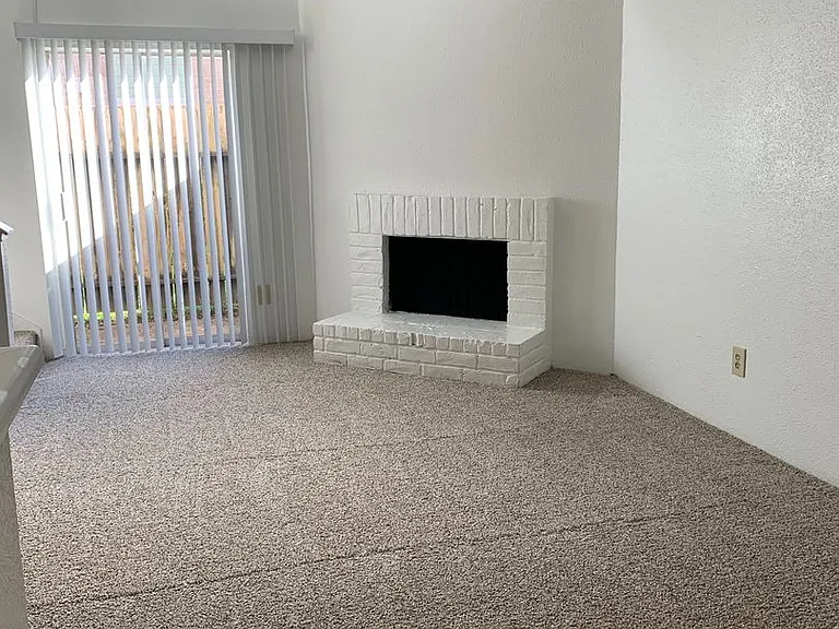 Emerald Cove Apartments — Photo 57