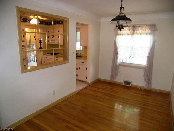 3rd image of 883 McKinley Ave
