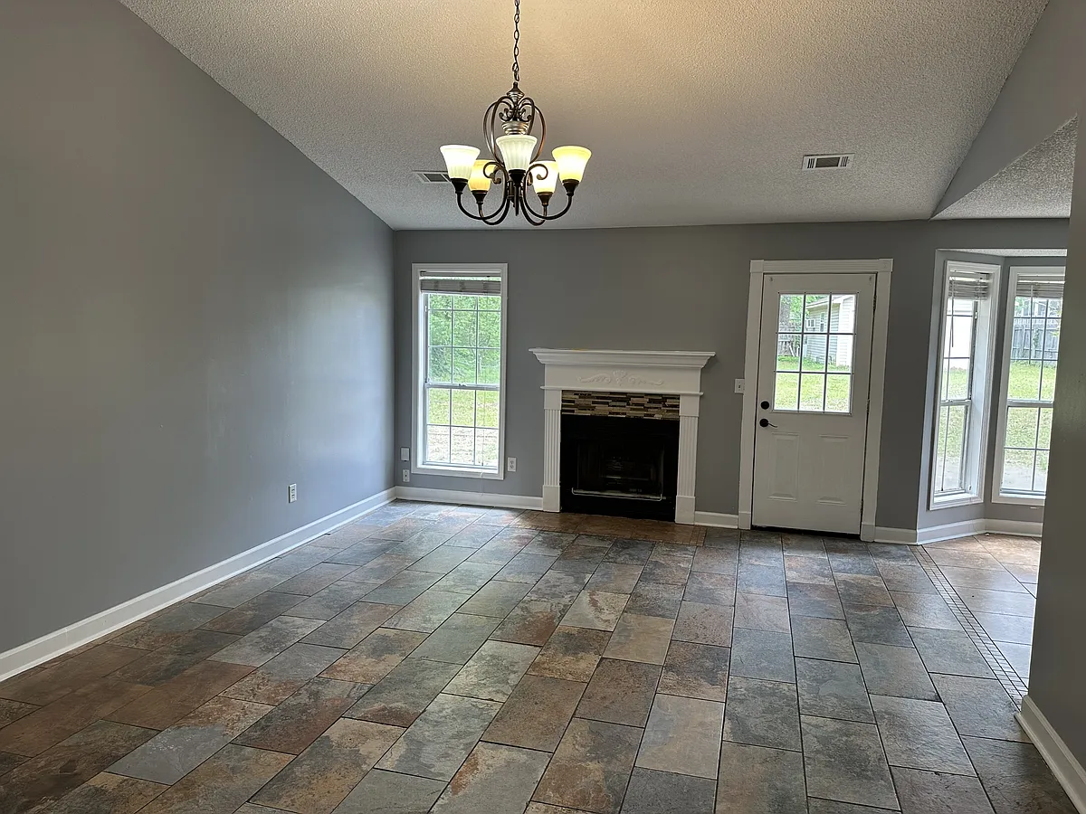 Building Photo - 3205 Turtle Creek Rd