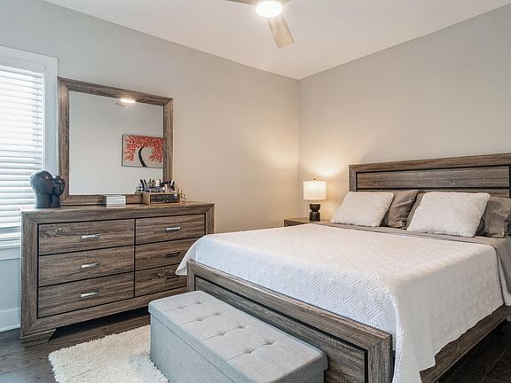 5th image of 3147 N Ridgeway Ave #1