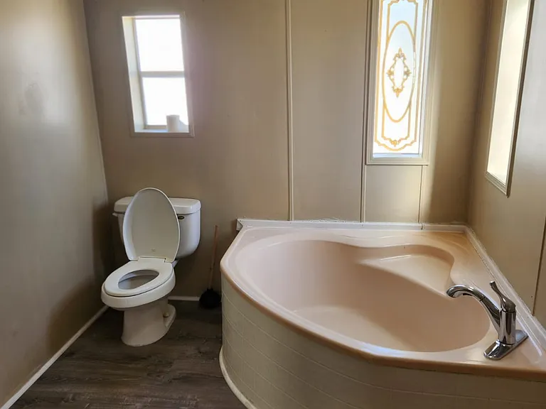 910 W Maxanna Blvd — Photo 15