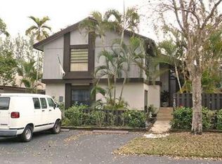 1401 E Sandpiper Cir, Pembroke Pines, FL 33026
