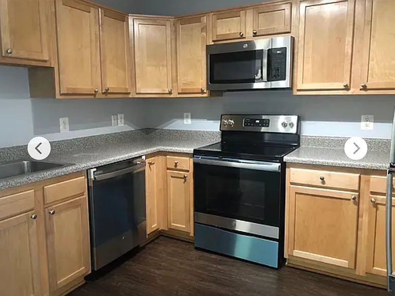 Dunn Loring Metro Apartments — Photo 2
