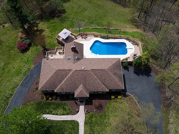 2nd image of 4060 Horsepen Mountain Dr