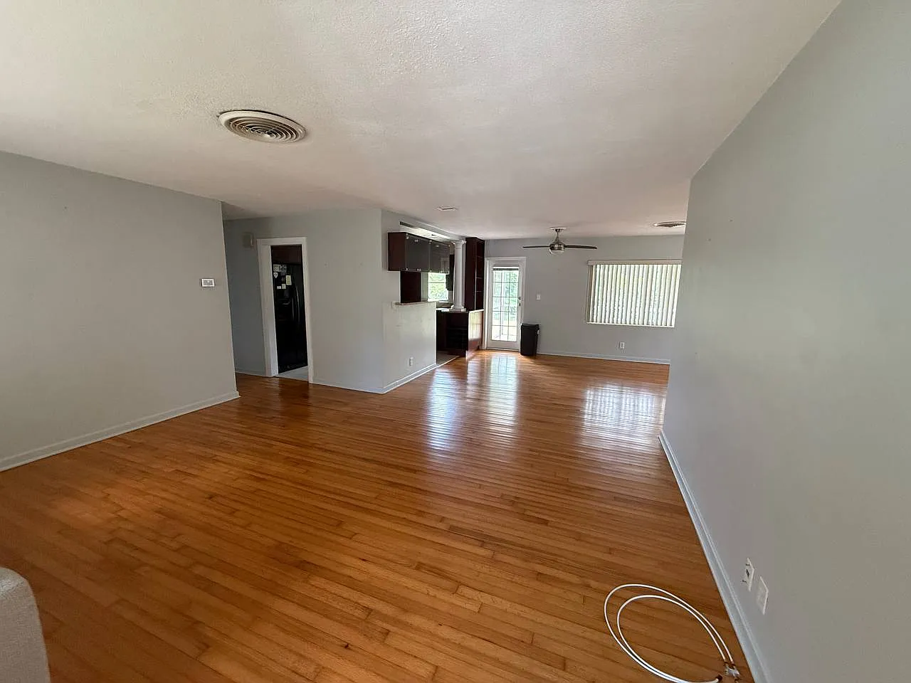 3 bed, 1583 sqft, $3,500 — Photo 2