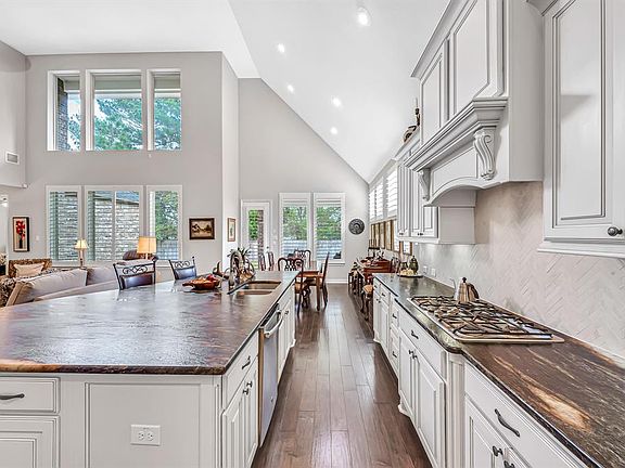 4th image of 16402 Blackberry Trail Ln