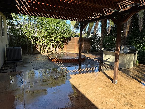 4th image of 25216 Everett Dr