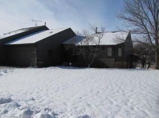 1615 Shoreline Dr, Saint Charles, IL 60174